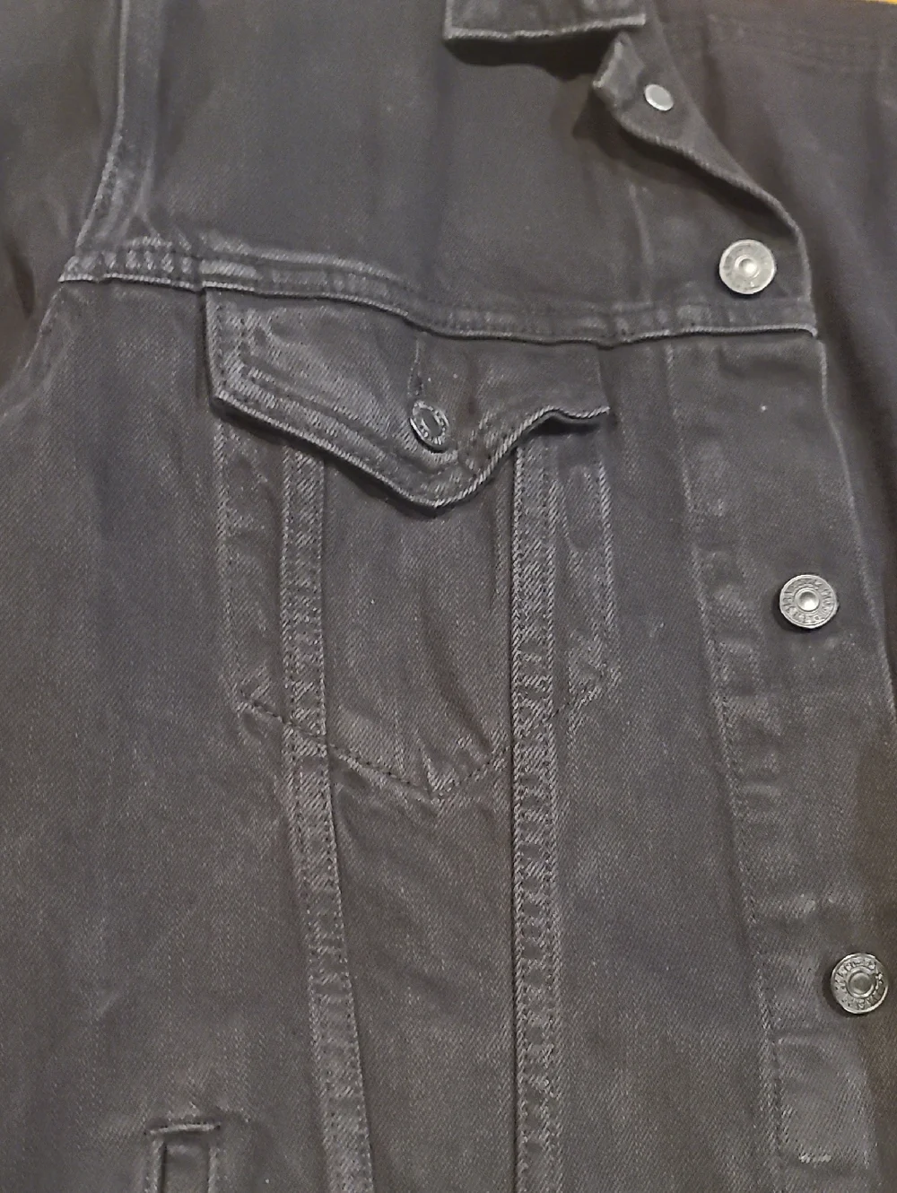 Levi's Black Men's Denim Trucker Jacket - Picture 8 of 11